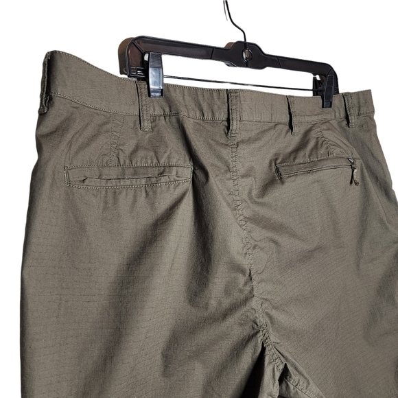 Mountain Hardwear shorts - Picture 5 of 11